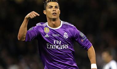 /deportes/cristiano-ronaldo-responde-a-las-criticas-en-el-campo/53327.html