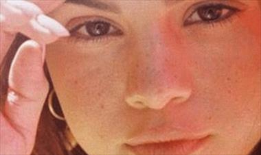 /vidasocial/critican-a-selena-gomez-por-llevar-pecas-en-el-rostro/57623.html