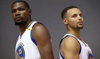 /deportes/durant-y-curry-ya-posan-como-companeros/33843.html