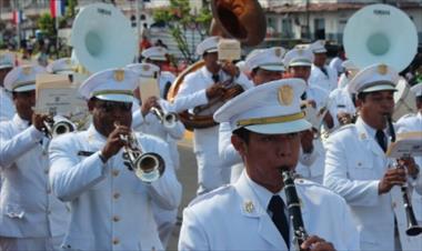 /vidasocial/fotos-desfiles-patrios-ruta-casco-viejo-1-parte/17270.html