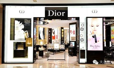 /spotfashion/dior-convirtio-la-pasarela-en-un-manifiesto-feminista/86464.html