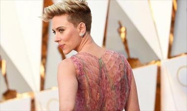 /vidasocial/el-tenso-momento-de-ryan-seacrest-y-scarlett-johansson-en-la-alfombra-roja/43433.html