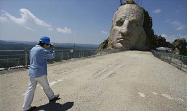 /vidasocial/esta-familia-ha-estado-construyendo-un-monumento-mas-grande-que-el-monte-rushmore-durante-70-anos/56623.html