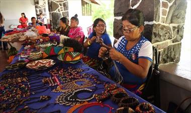 /vidasocial/feria-nacional-de-artesanias-y-culturas-indigenas-busca-empoderar-a-la-mujer-indigena/64706.html