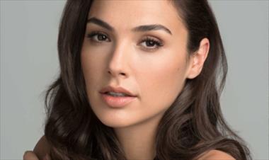 /vidasocial/gal-gadot-se-muestra-al-natural/54994.html