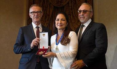 /musica/gloria-estefan-recibio-hoy-la-medalla-de-oro-al-merito/79651.html