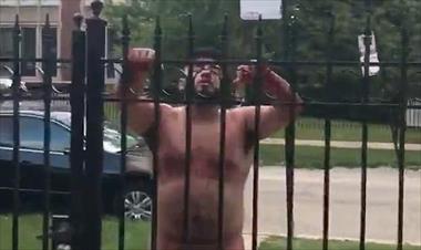 /vidasocial/hombre-se-corto-su-propio-pene-deambulo-desnudo-insultando-a-sus-vecinos/58870.html