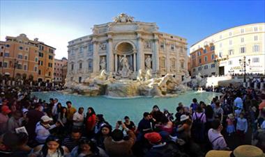 /vidasocial/hombre-nado-desnudo-en-la-fontana-di-trevi/47998.html