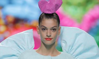 /spotfashion/agatha-ruiz-de-la-prada-llena-la-pasarela-de-colores/63985.html