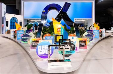 /zonadigital/honor-recibe-reconocimiento-global-en-mwc-2026-por-la-innovacion-del-robot-phone-y-el-liderazgo-del-magic-v6-en-plegables/106665.html