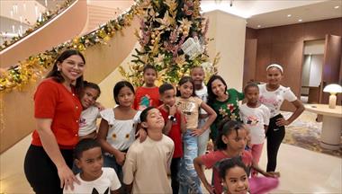 /vidasocial/hyatt-regency-panama-city-realiza-su-primera-encendida-del-arbol-junto-a-fundacion-nimu/106360.html