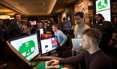 /zonadigital/los-mejores-jugadores-de-poker-fueron-derrotados-por-una-inteligencia-artificial/40702.html