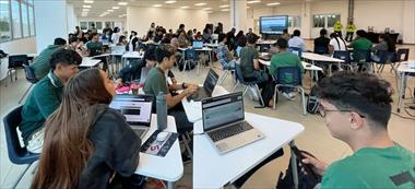 /vidasocial/estudiantes-panamenos-pasaron-de-sonar-con-la-formula-1-a-competir-en-la-nube/105522.html