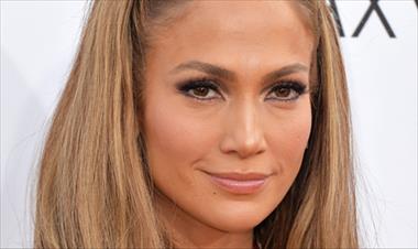 /vidasocial/jennifer-lopez-sufre-un-pequeno-accidente-en-el-escenario-de-las-vegas/53436.html