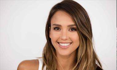 /vidasocial/jessica-alba-presume-su-figura-de-mama-sexy-en-las-playas-de-hawai/58712.html