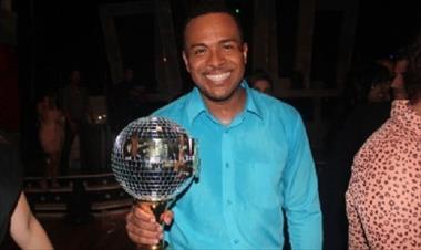 /vidasocial/jimmy-bad-boy-le-dedico-este-premio-a-todo-panama-mi-familia-y-a-mi-bailarina/21320.html