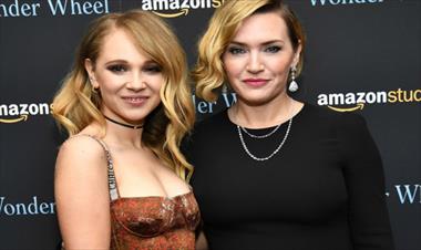 /spotfashion/asi-lucieron-kate-winslet-y-juno-temple-en-la-premiere-de-wonder-wheel-/69763.html