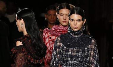 /spotfashion/bella-kendall-y-paris-reunidas-en-el-desfile-de-givenchy/40097.html