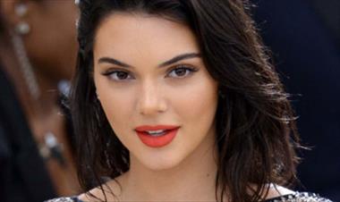 /spotfashion/tan-sencillo-que-no-lo-creeras-kendall-jenner-revela-su-truco-para-tener-el-cabello-perfecto/50735.html