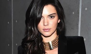 /spotfashion/kendall-jenner-uso-el-bolso-retrovisor-de-balenciaga/67774.html