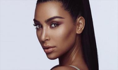 /spotfashion/kim-kardashian-anuncia-nueva-linea-de-maquillaje-y-no-falta-la-polemica-/54451.html