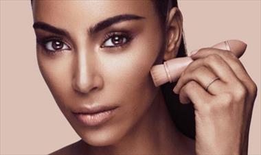/spotfashion/kim-kardashian-te-ensena-a-maquillarte-como-ella-en-un-video-tutorial/56145.html