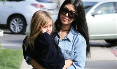 /vidasocial/kourtney-kardashian-y-su-hija-causan-polemica-en-instagram/43535.html