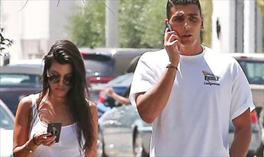 /vidasocial/kourtney-kardashian-tiene-nuevo-galan-y-scott-disick-no-esta-muy-contento-con-ello/50255.html