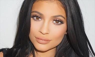 /vidasocial/kylie-jenner-celebro-su-cumpleanos-con-una-fiesta-sorpresa-y-esculturas-de-hielo/60190.html