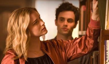 /cine/la-nueva-serie-de-netflix-muestra-a-penn-badgley-como-acosador/85005.html