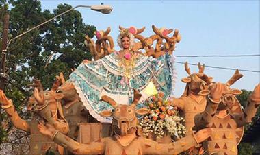 /vidasocial/reina-de-la-pollera-realizo-su-entrada-triunfal-a-las-tablas/57614.html