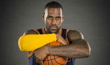 /deportes/lebron-james-inicia-la-temporada-con-un-triple-doble/34974.html