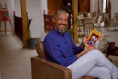 Lino Garibaldi presenta su primer libro: Los cuentos deTito Tit