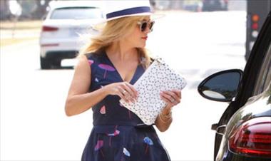 /spotfashion/reese-witherspoon-sigue-fiel-al-estilo-de-la-clase-media-norteamericanas/56148.html