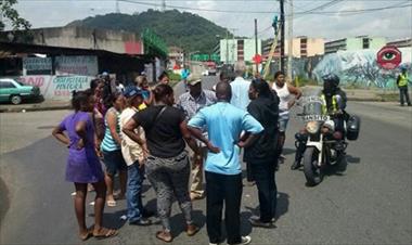 /vidasocial/manifestantes-cierran-nuevamente-las-calles-para-exigir-atencion-de-las-autoridades-por-incendio-en-santa-cruz-de-curundu/50271.html