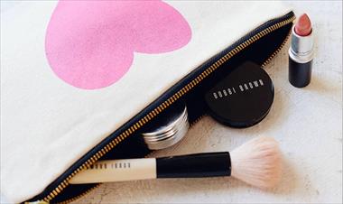 /spotfashion/lo-que-no-puede-faltar-en-tu-bolso-de-maquillaje/62714.html