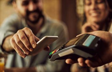 /zonadigital/casi-9-de-cada-10-consumidores-en-panama-estan-listos-para-adoptar-pagos-digitales-en-sus-transacciones-cotidianas/106905.html