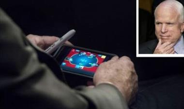/vidasocial/captan-a-john-mccain-jugando-poker-mientras-aprueban-ataque-a-siria/21985.html