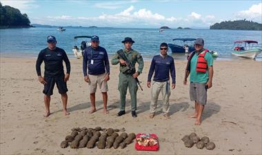 /vidasocial/retienen-dos-embarcaciones-sustrayendo-de-manera-ilegal-recursos-marinos-en-el-parque-nacional-coiba/105254.html