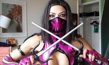 /zonadigital/adrianne-curry-en-sexy-cosplay-de-mortal-kombat-comic-con-2013/21237.html