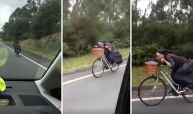 /vidasocial/este-video-de-una-monja-en-bicicleta-esta-recorriendo-la-web/58585.html