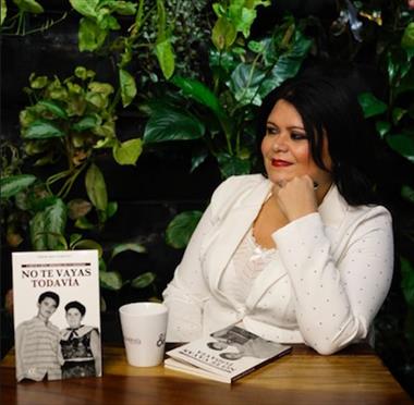 /vidasocial/escritora-nervis-araujo-rincon-presenta-una-novela-de-epoca-no-te-vayas-todavia-/104972.html