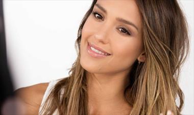 /spotfashion/con-esta-tecnica-jessica-alba-previene-las-ojeras/62430.html