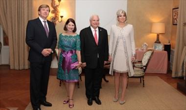 /vidasocial/pareja-presidencial-se-reune-con-los-reyes-de-holanda/20340.html