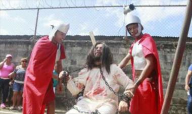 /vidasocial/en-panama-viejo-recrean-la-pasion-de-cristo/75390.html