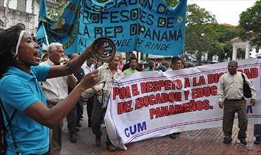 /vidasocial/docentes-firmes-en-la-solicitud-de-sus-pagos/36502.html