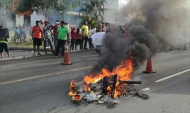 /vidasocial/manifestantes-cierran-via-por-muerte-de-mujer-en-cerro-galera/51163.html
