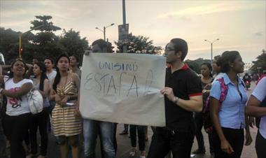 /vidasocial/estudiantes-se-suman-a-la-protesta-en-colon/74678.html