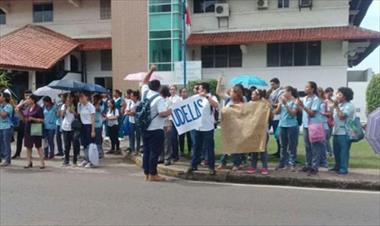 /vidasocial/estudiantes-de-udelas-piden-mejoras-en-el-presupuesto-y-espacios-para-las-clases/50153.html