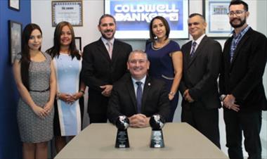 /vidasocial/coldwell-banker-east-realty-recibe-dos-grandes-distinciones/56397.html